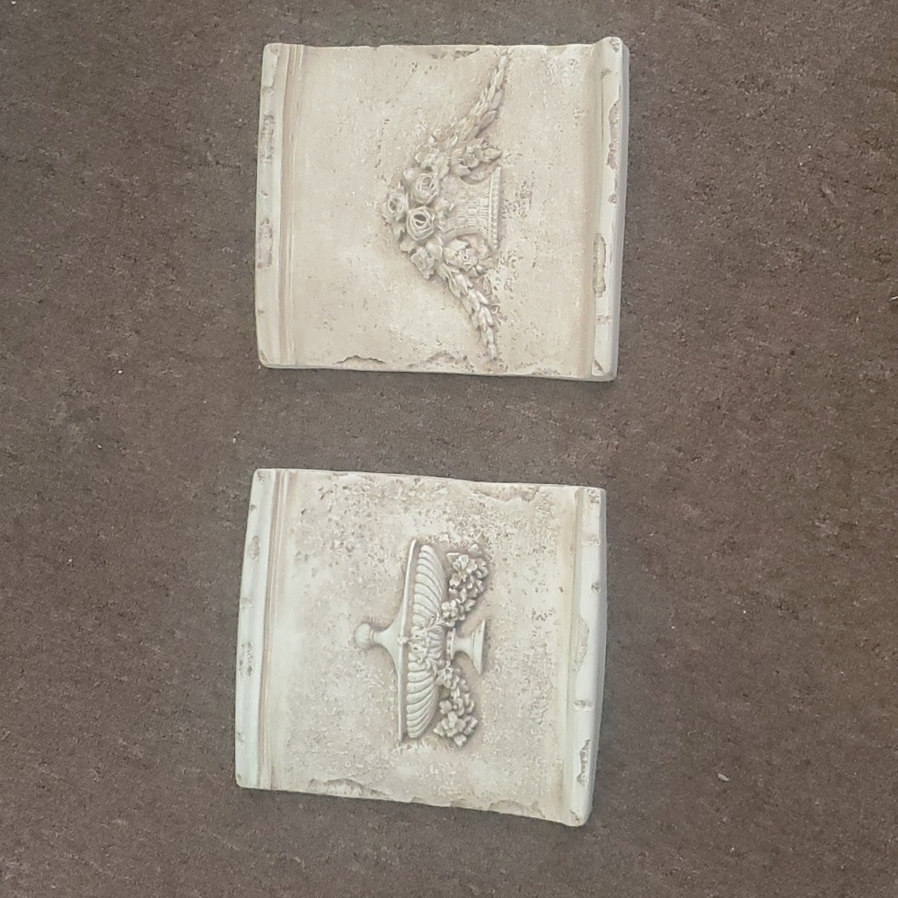 TWO (2) HANDMADE PLAQUES WALL DECOR.
